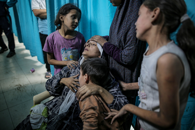 <p>Filistin devlet televizyonunda yaymlanan habere gre, 50'li yalardaki taksi ofr, aracyla seyir halindeyken alan ate sonucu yaamn yitirdi.</p>