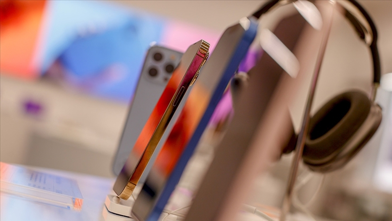 <p><b>Ne kadar sürecek?</b></p><p>İnternet desteği, öğrenim süresi boyunca bir defaya mahsus olmak üzere on iki ay boyunca kesintisiz sağlanacak. Sağlanacak internet desteği, bir hatla sınırlı olmak üzere 12 ay boyunca ücretsiz ve aylık 10 gb olacak şekilde yıllık 120 gb. Kullanılmayan internet desteği bir sonraki aya devredilmeyecek.</p>