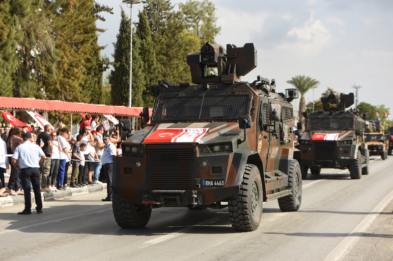<p>KKTC'nin kuruluşunun 40. yıl dönümü ve 15 Kasım Cumhuriyet Bayramı, ülkedeki diğer kentlerde de törenlerle kutlandı, çeşitli etkinlikler düzenlendi.</p>