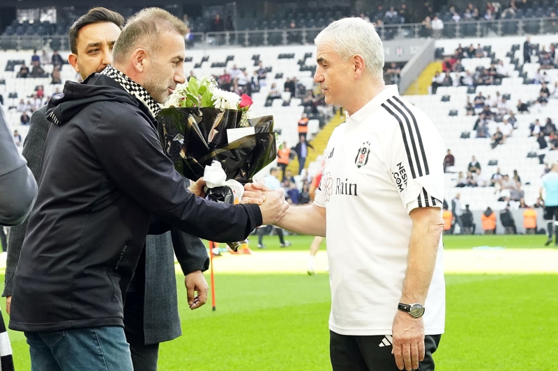 <p><b>'3 MAI Y BTRMEMZ GEREK'</b></p><p>'Yapacamz tek ey devre arasna kadar iyi gitmek. Gereksiz oyuncu deil, ihtiyacmz olan almamz lazm. En nemli ey bu 3 ma ok iyi ekilde bitirmemiz lazm. Taraftarn destei bizim iin nemli. Takmma ok gveniyorum. zellikle u matan sonra daha da gvenim artt.'</p>