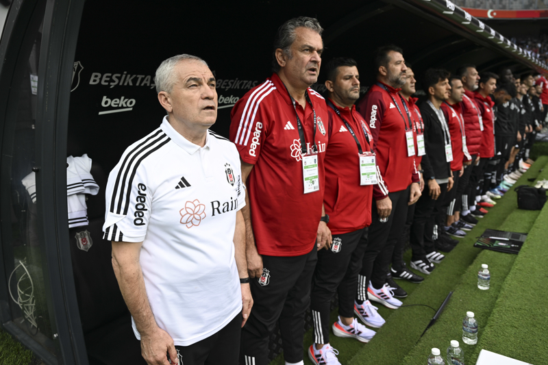 <p><b>AFRKA KUPASI</b></p><p><b><br></b></p><p>'nmzde bir Afrika Kupas var. Beikta en fazla oyuncu verecek takm. ok dikkatli olmamz gerekiyor.'</p>