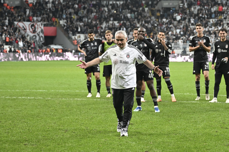 <p><b>'1 MA BLE OLSA GELRM'</b></p><p><b><br></b></p><p>'Aidiyetlerin srdrlmesi gerekiyor. Beikta gnlerimi unutmam mmkn deil. Buraya ok ey borluyum. Bana senin sren 4-5 ma falan diyorlar. Ben 1 ma bile olsa gelirim dedim. Beni layk gryorlarsa seve seve gelirim dedim. Benim iin sre nemli deil.'</p>