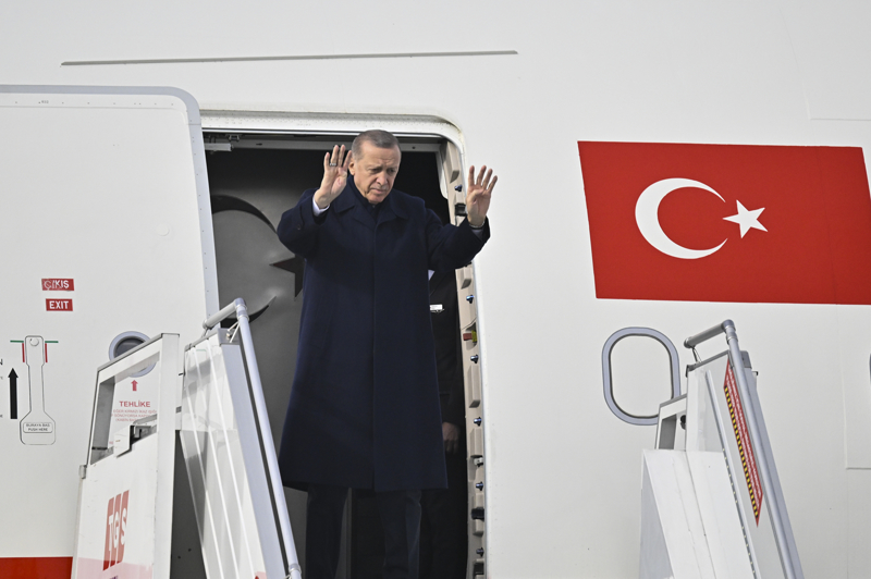 <p>Erdo�an, g�n�birlik ziyareti kapsam�nda Berlin'de Almanya Cumhurba�kan� Frank-Walter Steinmeier ile ba� ba�a ve heyetler aras� g�r��me ger�ekle�tirecek.</p>