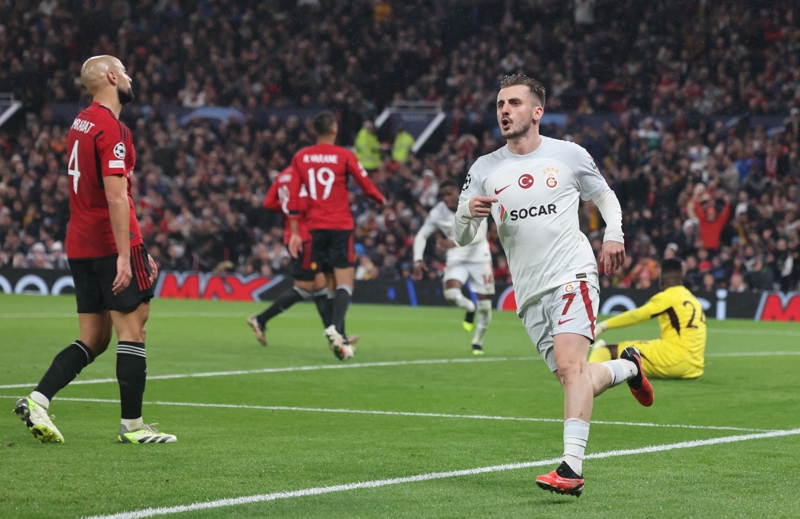 <p>Milli oyuncu, bu sezon oynadığı 22 maçın 9'unda orta sahanın merkezinde görev aldı. </p>