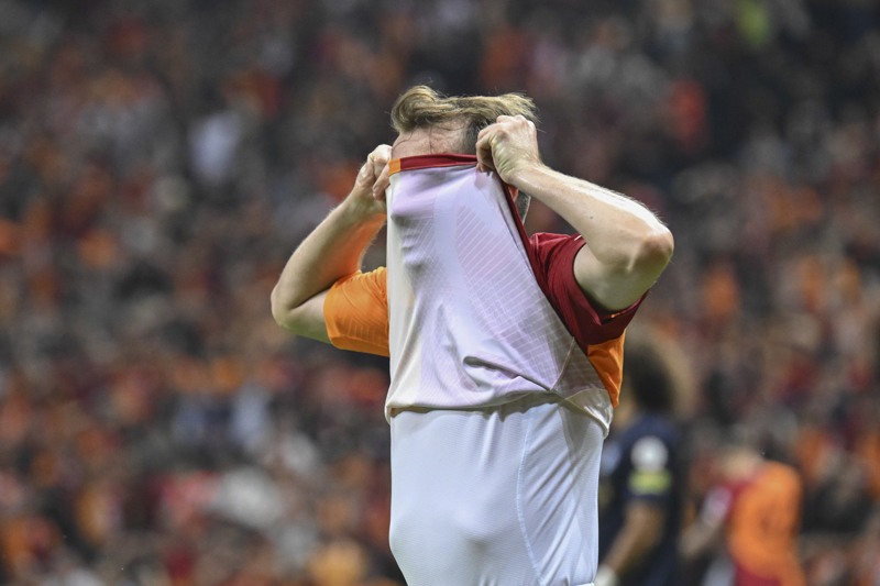 <p>Ligin ilk haftalarında sol kanatta görev yapan Kerem, 6 karşılaşmada 3 gol 4 asist üretmişti. </p>