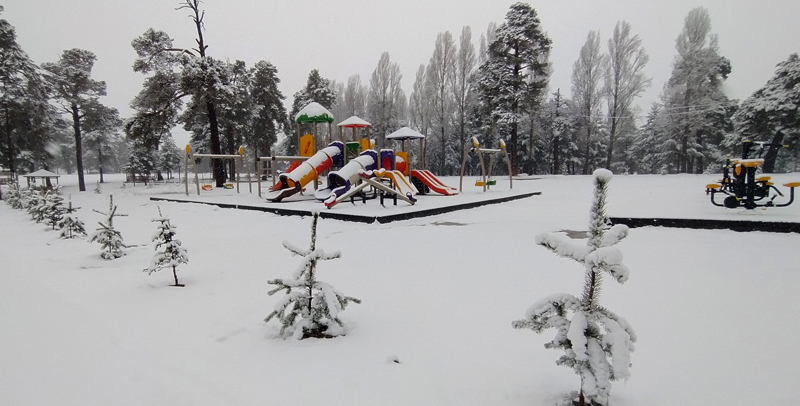 <p>Kars'n Sarkam ilesinde etkili olan kar ya etraf beyaza brd.</p>