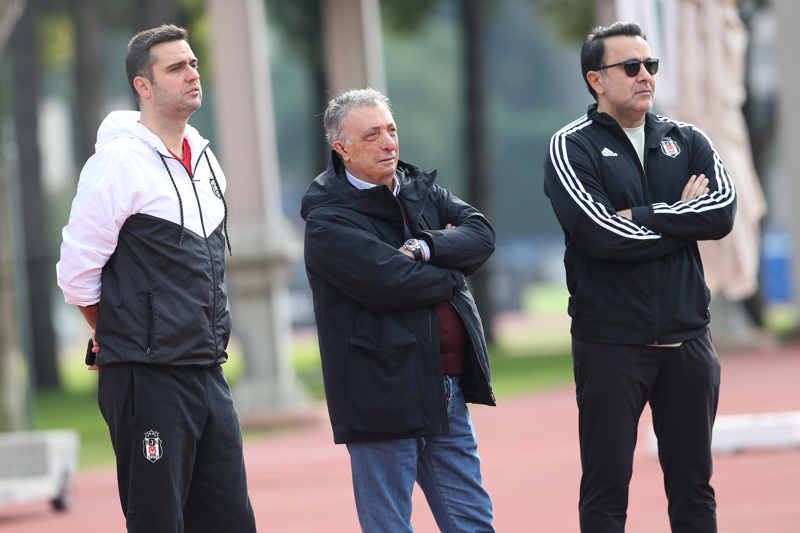 <p><b>'TÜRK FUTBOLU İYİYE GİDİYOR'</b></p><p><br></p><p>'Milli takım, hepimizin milli takımı. Sıkıntılı anlarımızda bile yüzümüzü bir golleri güldürüyor. Kenan Yıldız, Salih Özcan hepsi çok değerli çocuklar. Türk futbolu iyiye doğru gidiyor.'</p>