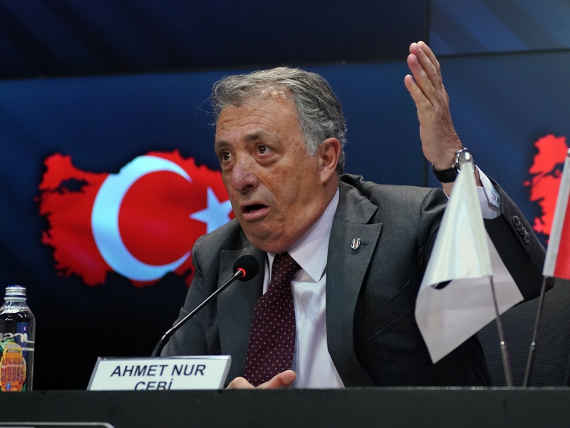 <p><b>'YENİ YÖNETİM BU BAŞARIYI SAHİPLENİR'</b></p><p><br></p><p>'Yüzde 99 şampiyon oluruz demekle hata yaptığımı düşünmüyorum. Bizler camia yönetiyoruz, motivasyon sağlamamız gerekiyor. Hala çok umudum var. Şampiyonluk olmasa bile dişe diş mücadele edecek bir takım olduğunu düşünüyorum. Yeni yönetim bu başarıyı sahiplenebilir. Yeter ki Beşiktaş iyi olsun.'</p>