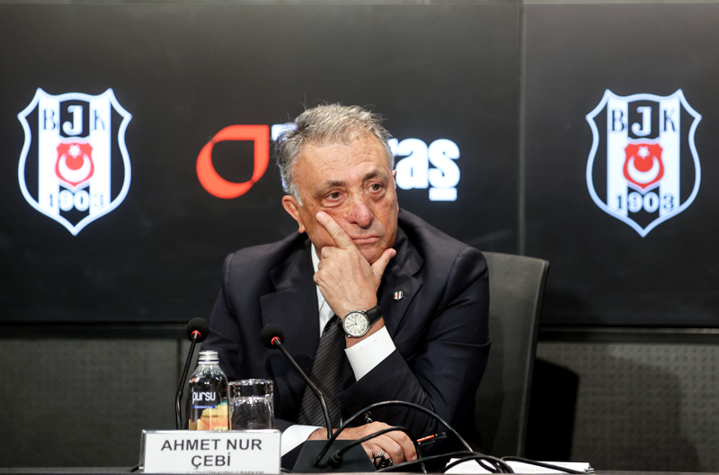 <p><b>'TELEFONU AÇMADIM'</b></p><p><br></p><p>'Seçim döneminde 'Ben seni destekleyeceğim' dedi. Sonra benim aleyhimde kampanya yürüttü. Serdal Adalı da ikinci başkanın, ben de. Niye tarafsız kalmıyorsun? Sonra seçimden sonra bana mesaj atıyor, 'Ağabey emrindeyim' diye. Ben açmadım telefonu tabii ki.'</p>