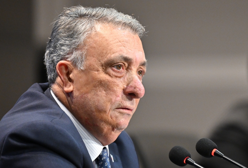 <p>'Hasan Arat babasına sormazmış benim gibi. 'Babacığım' diyormuşum babama. Ben babama 'siz' diye hitap ederim, ne babacığımı. Babamın söylediği ve yapmadığım tek şey vardı o da Fikret Orman ile son seçime girmek oldu. Babama bir özür borcum var.'</p>