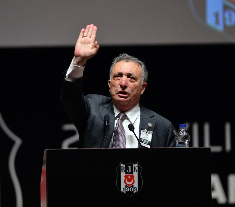 <p><b>'ÇIKINCA GÖRECEĞİM ONLARI'</b></p><p><br></p><p>'Yargılama bitmeden kimse aklanmış sayılmaz, ben Fikret Orman'ın aklanmamasını isteyen biri değilim. Camiama karşı alnım ak. Umarım inşallah bir sonuç çıkmaz. Bu davaları ben açıyormuşum gibi algı yapmaya gerek yok. Davaları Beşiktaş açıyor. 1-2 tane davam kaldı onunla, çıkınca göreceğim onları.'</p>