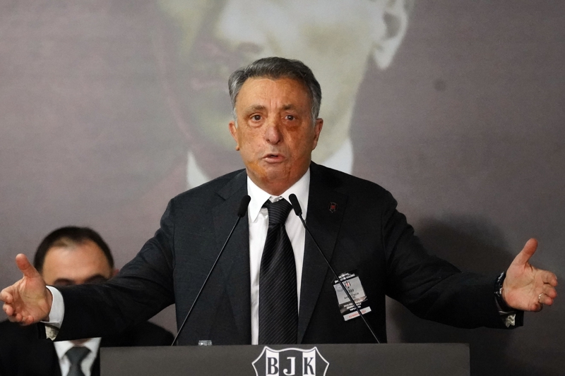 <p><b>'HASAN ARAT'LA BİR İLİŞKİM YOK'</b></p><p><br></p><p>'Serdal Adalı beni zaman zaman arıyor. Bir şeyler soruyor doğal olarak. Hasan Arat ile bir ilişkim yok.'</p>