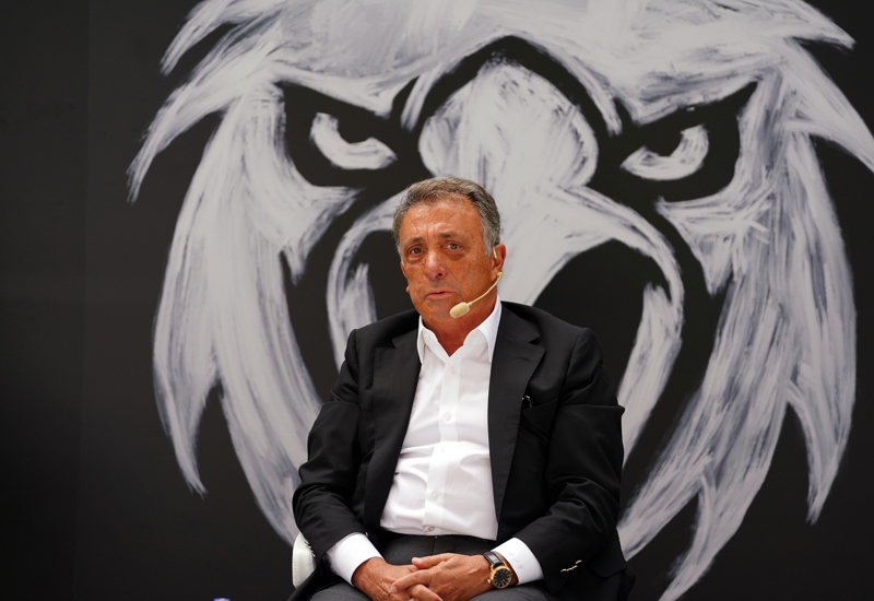 <p><b>TALİSCA</b></p><p><br></p><p>'Talisca ile ilgili kulübüyle görüştük. Bize 'oyuncumuzu ayartıyorsunuz' dediler. Bu şartlar altında daha dikkatli olmaya dikkat ettik. Kulübü verseydi, Talisca'yı burayı getirecektim. Şenol hoca, Talisca ile görüştüm diyorsa görüşmüştür. Ben kulüp olarak bunu söyleyemem.'</p>