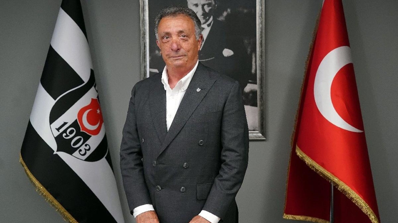 <div><br></div><p>'Büyükekşi'nin tarz ve tavırları Beşiktaş'a karşı olumsuzdur. Bizim de bu hareketlerinden dolayı tavrımız var. Benim kadar TFF ile çekişme yaşamış bir başkan var mı ki taraftarlarımız bana 'masaya vur' diyor.'</p>