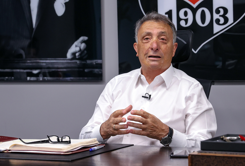 <p><strong><strong>'SERGEN YALÇIN MI, ŞENOL GÜNEŞ Mİ?'</strong></strong></p><p></p><p><strong></strong></p><p><strong><br></strong></p><p>'Şenol hoca benim ağabeyimdir, ben de Sergen Yalçın'ın ağabeyiyimdir. Ağabey olmak her zaman daha iyidir. İkisi ile de çok iyi anlaştık. <span >Ceyhun Kazancı, benim kafamdaki projenin sportif direktör olarak bir parçaydı. Çok yıpratıldı. Şenol hoca ile birbirleri ile çalışma isteğini gördüm. Ancak daha sonra benim gördüğüm birbirlerine olan güvensizliği içlerinden atamadılar, ikisi de. O da benim hatam.'</span></p>