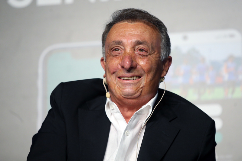 <p>'Şampiyon olmadan önce sözleşme vermeme sebebim hocanın motivasyonunu bozmak istemememdi. Kötü bir niyetten değildi. Kalsaydı şampiyon olur muyduk bilemem ama kalmasını çok isterdim.'</p>