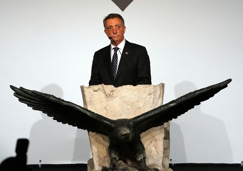 <p>'Mehmet Büyükekşi'yi ben başkan kalsaydım tribüne almazdım. Ama bir gerçek var ki o stadyum bizim değil. Gençlik ve Spor Bakanlığı'na ait. Ancak gelseydi ağırlamazdım.'</p>