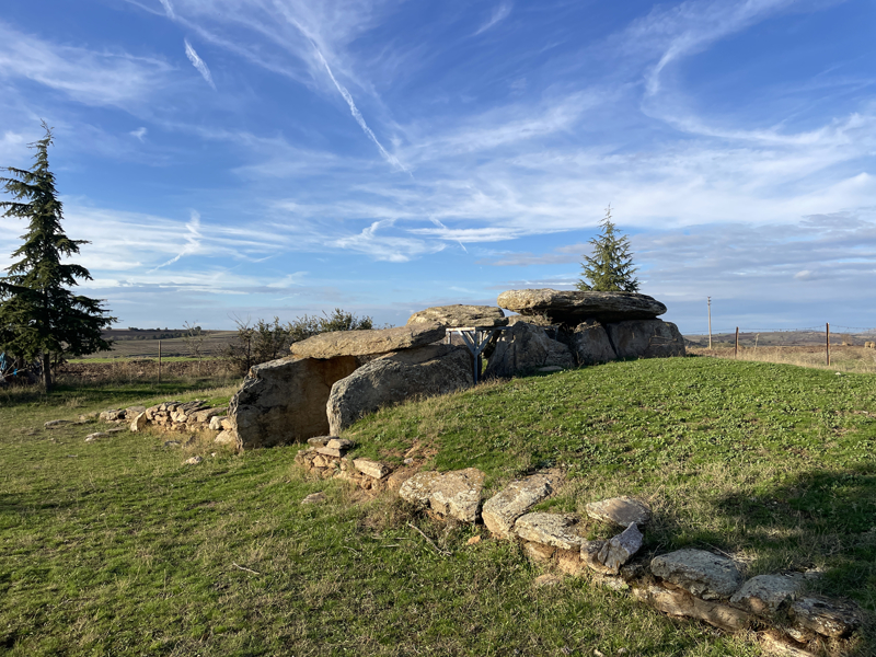 <p>Beksa�, ilgili kurumlar�n dolmenlerin korunmas� ve gelece�e ta��nmas�yla ilgili �al��malar�n� art�rmas� gerekti�ini s�zlerine ekledi.</p>