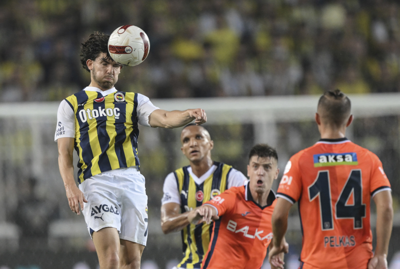 <p><b>AMPYONLUK STYOR</b></p><p>Ferdi Kadolu'nun da ncelikli hedefinin, Fenerbahe'de bir ampiyonluk yaamak olduu renildi.</p>