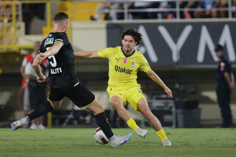 <p><b>DEERN 12'YE KATLADI</b></p><p>Hollanda ekibi NEC Nijmegen'den 2018 ylnda 1.4 milyon Euro'ya Fenerbahe'ye transfer olan Ferdi Kadolu, gncel piyasa deerini 17 milyon Euro'ya kadar ykseltti. Sar-lacivertli ekipte 166 karlamada 15 gol, 20 asistlik performans sergileyen 24 yandaki oyuncu, Trk Milli Takm'nda da 15 mata 1 gol kaydetti.</p>