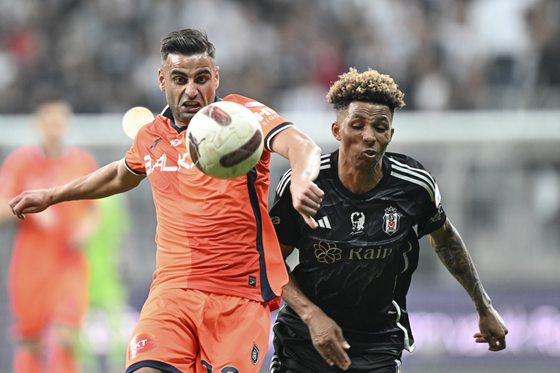 <p><b>EVNDE ST STE 3 GALBYET</b></p><p>Evinde oynad son iki Sper Lig man kazanan Samsunspor, taraftar nnde tek sezonda st ste  galibiyet ald son dnemi ligden dt 2005/06'nn son  i saha karlamasnda yaad.</p>