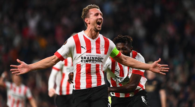 <p>2. Luuk de Jong</p><p>Takımı: PSV Eindhoven</p><p>Maç: 22</p><p>Gol: 17</p><p>Asist: 8</p><p><br></p>