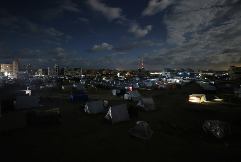 <p>Çadırlarda yaşayan yerinden edilmiş Gazzeliler, soğuk hava koşullarıyla mücadele ediyor.</p>