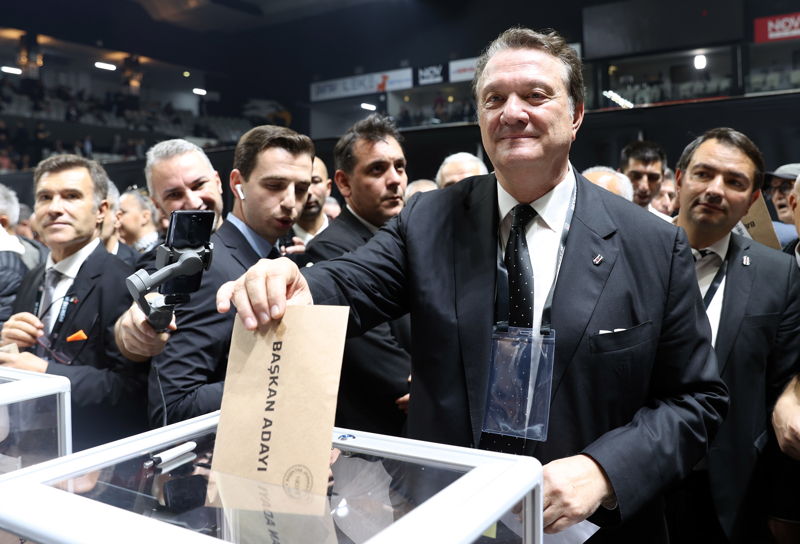 <p>Resmi formalarımız haricinde, özellikle retro & klasik koleksiyonumuzu geliştireceğiz. Kadınlarımız ve çocuklarımız için özel koleksiyonlar hazırlatacağız. Cumhuriyetimizin 100. yılına özel forma ve ürünleri, seçildiğimiz günün ardından, yıl bitmeden 27 gün içinde taraftarlarımızın beğenisine sunacağız.</p>