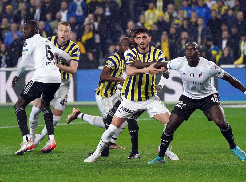 <p><b>8 MAÇTIR GALİBİYET YOK</b></p><p>Beşiktaş'a konuk olduğu son 13 Süper Lig maçının sadece birini kazanabilen Fenerbahçe (7B 5M), son sekiz ziyaretinden galip dönemedi (5B 3M). Sarı-lacivertliler, bu deplasmandaki en uzun galibiyet hasretini tekrarlama tehlikesi yaşıyor (Mayıs 1985-Mayıs 1993 arasında 9 maç).</p>