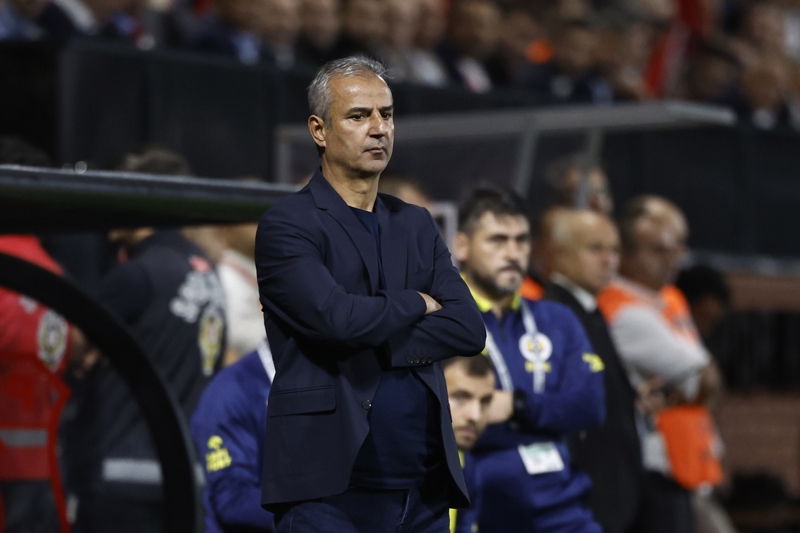 <p><b>İSMAİL KARTAL ELİT LİSTEYE GİRMEK İSTİYOR</b></p><p>İsmail Kartal, Fenerbahçe'nin başında Beşiktaş'a rakip olduğu üç Süper Lig maçını da kaybetmedi (2G 1B). Sarı-lacivertli ekibin tarihinde bu rekabette 3+ galibiyet almayı başaran sadece dört teknik direktör bulunuyor: Aykut Kocaman (5), Ignace Molnar (4), Zico (3) & Christoph Daum (3).</p>