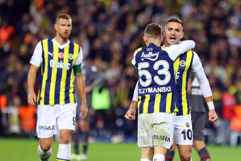 <p><b>DUSAN TADIC DURDURULAMIYOR</b></p><p>Fenerbahçe'nin Süper Lig'de attığı son sekiz golün altısında Dusan Tadic'in payı bulunuyor (4 gol & 2 asist). Bu sezon altı gol ve beş asisti bulunan Tadic, bu gol katkılarının sadece birini deplasmanda kaydetti (1 gol vs Kasımpaşa).</p>