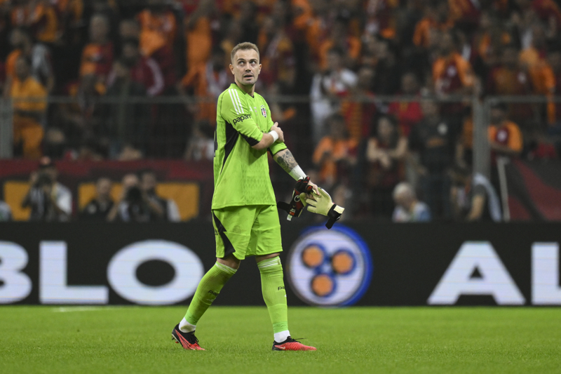 <p><b>MERT GNOK</b></p><p>Beikta'n deneyimli ismi Mert Gnok'a derbide byk i decek. Baarl file bekisi; Sebastian Szymanski, Dusan Tadic ve Edin Dzeko gibi Fenerbahe'nin gol ayaklarn durdurmaya alacak. Mert Gnok, performansyla derbinin kaderini izebilecek oyunculardan biri olabilir.</p>