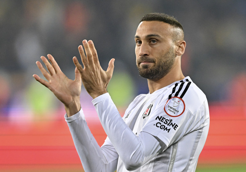 <p><b>CENK TOSUN</b></p><p>Derbi malarda kritik gollere imza atan Cenk Tosun, Dolmabahe'de yine takmnn en nemli kozlarndan biri olacak. Beikta Stadyumu'nda en ok gol atan futbolcu olan deneyimli isim, sol kanattan Vincent Aboubakar'a verecei destekle yine fileleri sarsmaya alacak.</p>