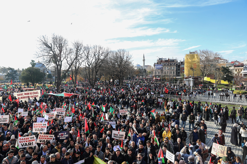 <p>Karde lke olarak grdkleri Azerbaycan ile Msr'dan da Trkiye gibi srail'e tepki gsterilmesini beklediklerini ifade eden Yldrm, ABD'nin slam dnyasna ynelik tehditlerinden korkulmamas gerektiini kaydetti.</p>