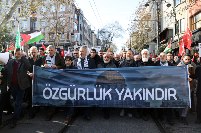 <p>nsanlar ABD rnlerini ve srail'e destek verenleri boykot etmeye davet eden Yldrm, 'Trkiye'de insanlar Amerika'y istemiyor. Amerika'dan korkmak bize gre deil.' dedi.</p>