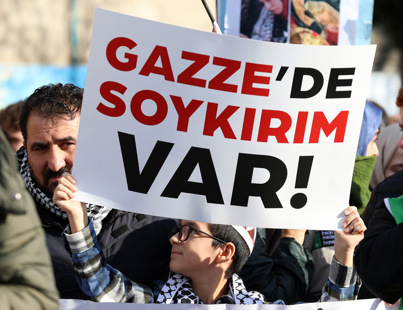 <p>Yldrm, unlar kaydetti:</p><p>'Kuds yeniden Mslmanlarn olaca gnlere doru gidiyor. Ama devletlerin gcne ihtiyacmz var. nallah devletler bu konuda harekete geecektir. Zaten devletler harekete gemese de srail, Amerika btn devletleri harekete geirecek. Bak adamlar Dou Akdeniz'e yerleti. Bak adam, 'arz- mev'ud' diyor. Mecbur olarak bunlarla kar karya geleceiz.'</p>