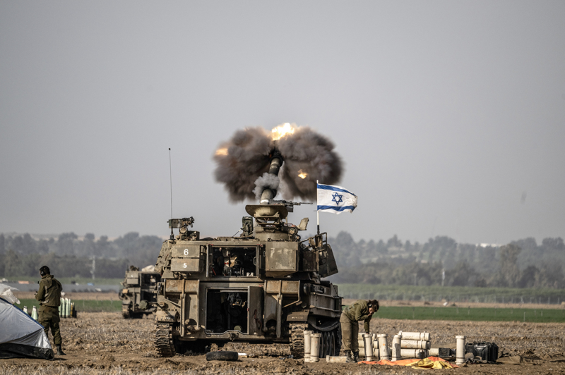 <p><b>İSRAİL'İN GAZZE'Yİ İŞGALİNDE 7 EKİM SONRASI</b></p><p></p><p><span >Hamas'ın silahlı kanadı İzzeddin el-Kassam Tugayları, 'Filistinlilere ve başta Mescid-i Aksa olmak üzere kutsal değerlere yönelik sürekli ihlallere karşılık verme' gerekçesiyle İsrail'e 7 Ekim'de kapsamlı saldırı düzenledi.</span><br></p><p>İsrail, 7 Ekim'deki saldırılarda 1200 İsraillinin öldüğünü, 5 bin 132 kişinin de yaralandığını açıkladı.</p>