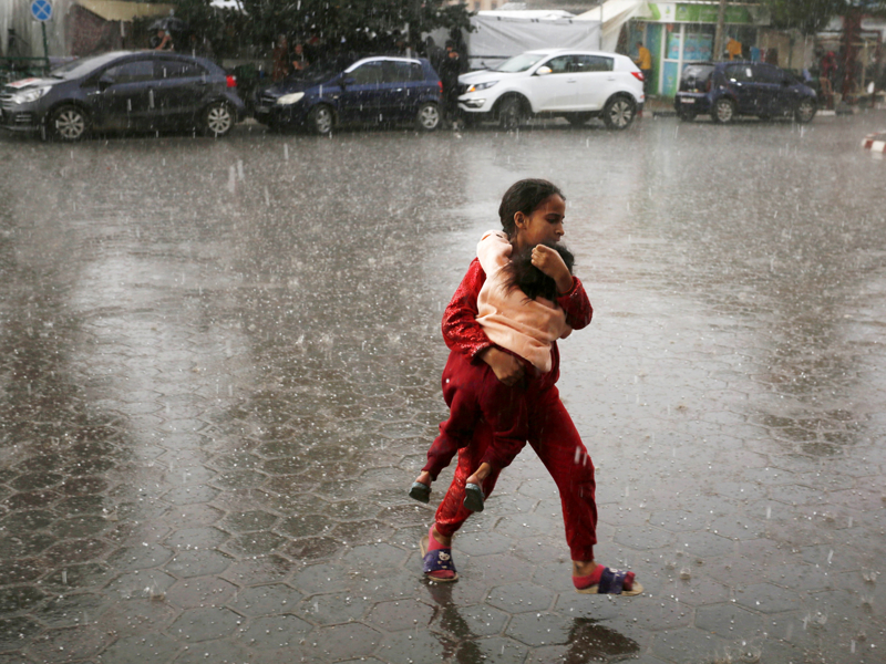 <p>Açıklamada, İsrail'in saldırılarıyla Gazze'de en az 8 bini çocuk, 6 bin 200'ü kadın olmak üzere 18 bin 412 kişiyi öldürdüğü, 50 bin 100 kişiyi yaraladığı belirtildi.</p>