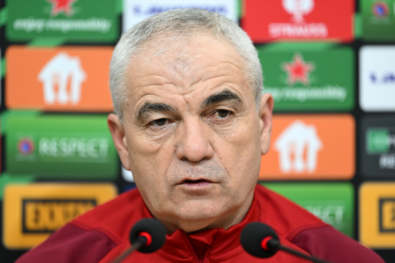 <p><b>'ESKİYE GÖRE İYİYİZ'</b></p><p><b><br></b></p><p>'Biz geldiğimizde kırgınlıklar vardı. Üst üste 2 galibiyet aldık. Eskiye göre iyi bir yere geldiler. Devre arasına kadar iyi bir şeyler yaparsak ikinci yarıya da iyi başlayabiliriz.'</p>