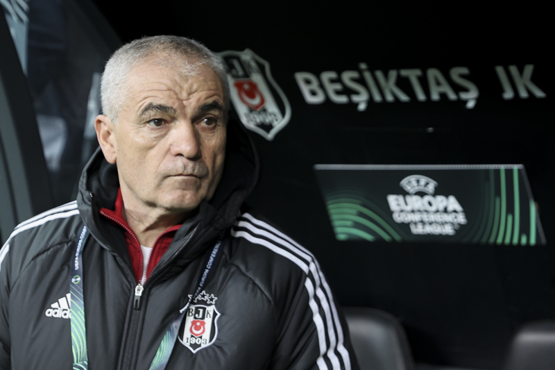 <p><b>'YÖNETİM ÖYLE UYGUN GÖRDÜ'</b></p><p><b><br></b></p><p>'Yeni gelen yönetim ve özellikle Samet Aybaba ve Feyyaz Uçar geldi. Kendileri öyle uygun gördüler ve kadro dışı bırakıldılar.'</p>