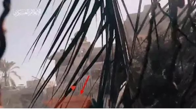 <p><b>KASSAM TUGAYLARI BİR BİR AVLADI</b></p><p>İsrail güçleri ile Kassam Tugayları'nın birebir çatıştığı noktada Filistinli mücahitler, Siyonist katilleri tek tek hem keskin nişancı tüfekleri hem de bazukalarla avladı.</p>