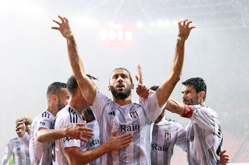 <p><b><i>EN FAZLA GOL YİYEN EKİP</i></b></p><p>Bu sezon Konferans Ligi'nde rakiplerine verdiği gol beklentisi değeri en yüksek takım olan Beşiktaş (13.3 xGA), aynı zamanda Breidablik ve Cukaricki ile birlikte turnuvada en fazla gol yiyen ekip konumunda (14).</p>