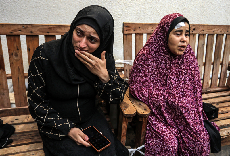 <p>srail askerleri, Cenin Mlteci Kamp ve Cenin kentinde yaklak 20 yapy patlayclarla hedef ald. srail ordusuna ait buldozerler blgede yollar kazd, arabalar srkleyerek hurdaya evirdi.</p>