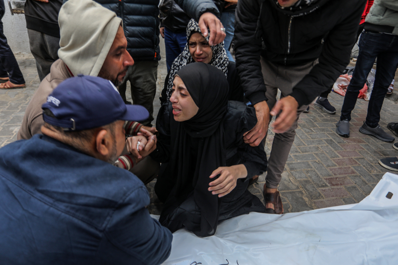 <p>srail ordusu yapt yazl aklamada, Cenin'de 60 saat devam eden baskn boyunca aranan 60 kiiyi gzaltna aldn, 50 kadar silah ele geirdiini ileri srd.</p>