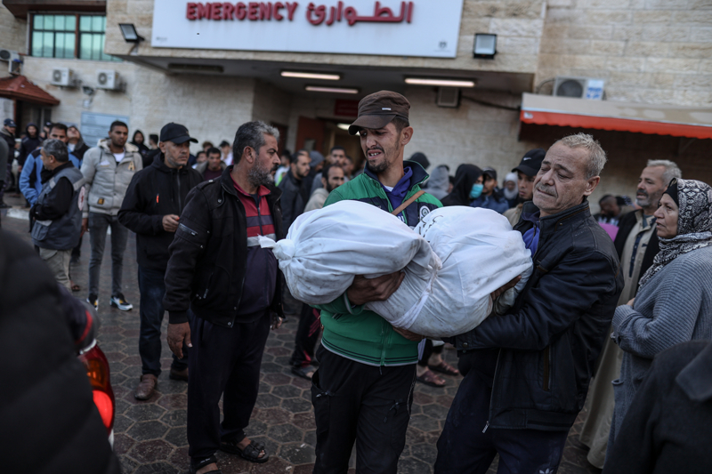 <p>Buna karn, Filistinli yetkililer srail askerlerinin Cenin kenti ve mlteci kampndan yzlerce Filistinliyi gzaltna aldn, bunlardan byk bir ounluunun sorgularnn ardndan serbest brakldn aklamt.</p>