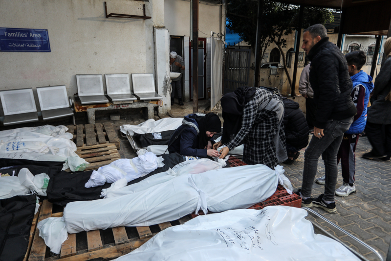 <p>srail askerleri, srail hapishanelerinde tutuklu Filistinli esir Tamir Meri'nin Cenin Mlteci Kamp'nn tepe blgesindeki Cebriyat Mahallesi'ndeki iki katl evini patlayclara yerle bir etti.</p>