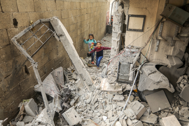 <p>Meri ailesinden Edhem Mhenned, AA muhabirine yapt aklamada, srail askerlerinin bir buuk gn boyunca 'blgedeki binalar gezerek evlere iddetle girdiini, kadnlara kt muamele ettiini' aktard.</p>