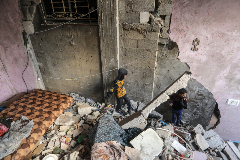 <p>Patlama nedeniyle evredeki evlerde de byk hasar meydana geldi.</p>