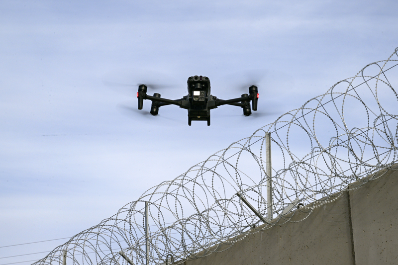 <p>Keşif ve gözetleme çalışmalarında insansız hava araçlarından da yararlanan güvenlik güçleri, 'hudut namustur' anlayışıyla sınırdaki her türlü yasa dışı olaya müdahale ediyor.</p>