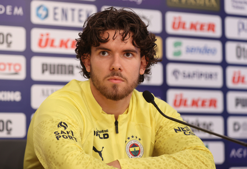 <p><b>TAKIMDA KALDI</b></p><p>Baarl futbolcunun ad bu dnemde Avrupa'dan nemli ekiplerle anlrken, Ferdi takmda kald.</p>